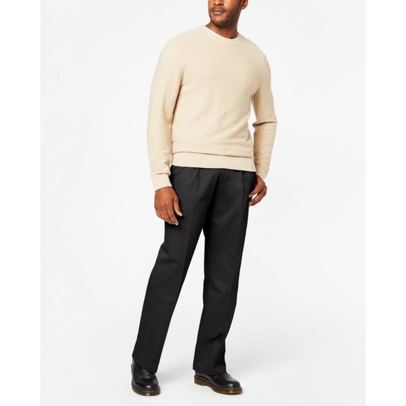 DOCKERS • Black Flex Comfort Waistband Relaxed Fit Signature Khaki Pants - Picture 2 of 5